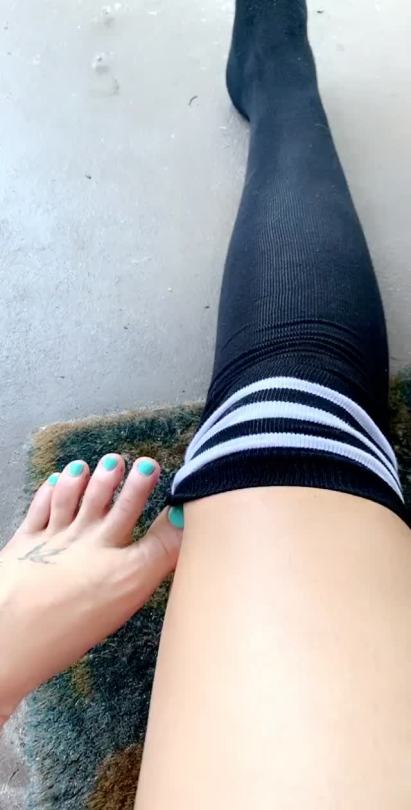 wvfootfetish:golde-daddy-deactivated20220823:If you don’t love how beautiful her feet are I question your foot fetish. Gorgeous ￼