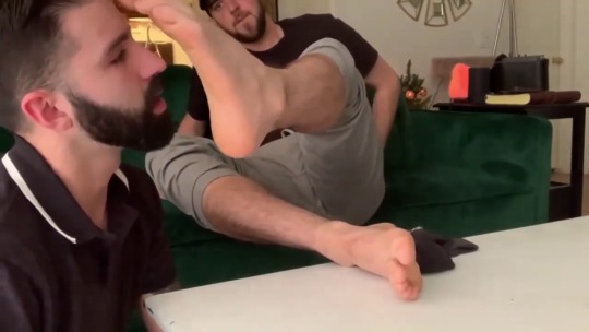 coolnelson92:  Guy with perfect big and smelly feet