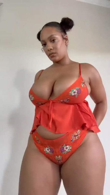 b-solo:pics-vids:Very sexy 😍 