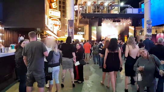 just-my-wife-and-nothing-else:Vegas pokies I love these guys blog and they finally