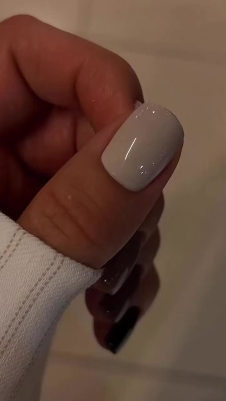 embracingmygirliness-deactivate:vs-girl-1985:Fall nail vibes love this 🍁🍂🤍🖤💅🏻💅🏻