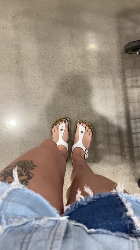feetmaze:Come shopping with me and I will keep you entertained! 😍😍