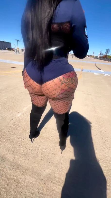 thicksexyasswomen2021:Pull Over@_tee@thicksexyasswomen2021💙