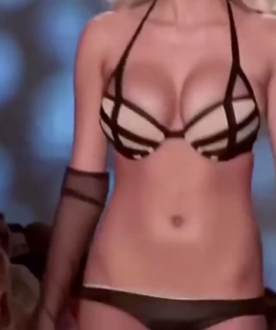 heylookcelebs-deactivated202212:Kate Upton