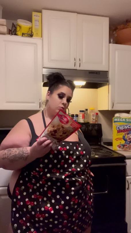 volupkennedy:Cooking and chit chatting with Kennedy - Voluptuous Kennedy | Clips4SaleNew 27 min video up on my clip site. Click top photo to bring you right to the site. 