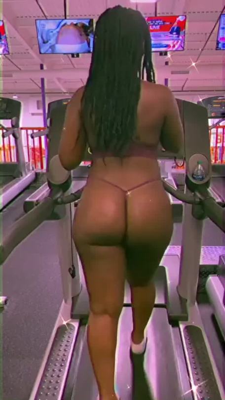 pics-vids: Tell me what fucken gym let you wear that sign me up 👀