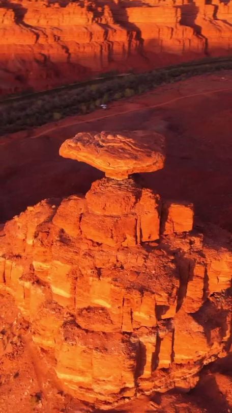 opelman:cristalplanetheart:MexicoMexican Hat Rock&hellip;Utah