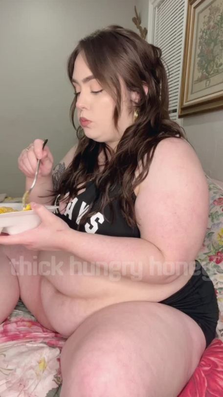 thickhungryhoney:🐽 Diet Dropout Video 🐽My OF is on sale 🐽💖OnlyFans