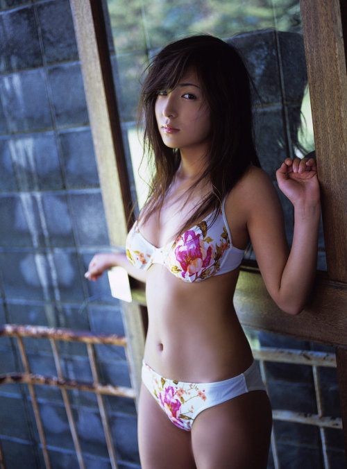 mono-girl: biccchi: a-girl: 石井めぐる (via a-girlss)