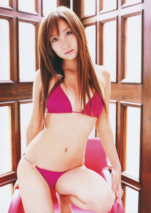 hogefoobar: a-girl: 木口亜矢  (via a-girlss)